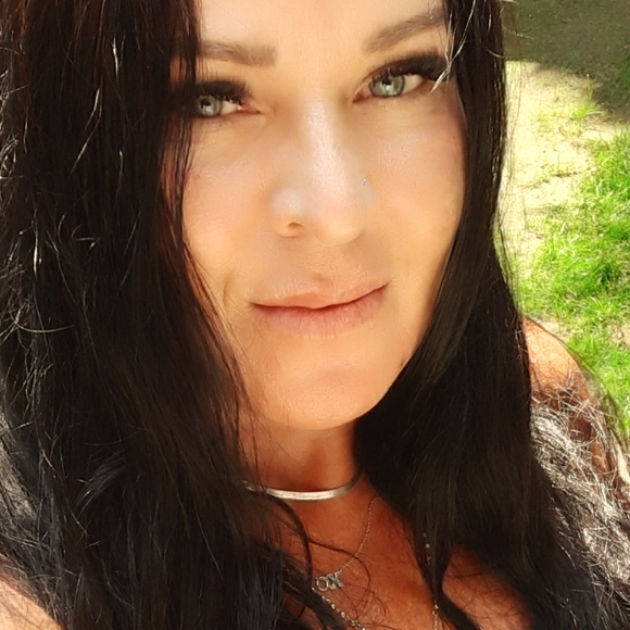 Meet your Posher, Kelly - Picture 1 of 2